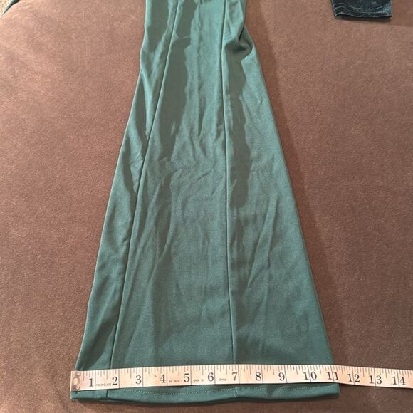 Women’s Green Jumpsuit Deep V-Neck Velvet Bodice Belted Waist Zip Back Size M - Picture 12 of 12
